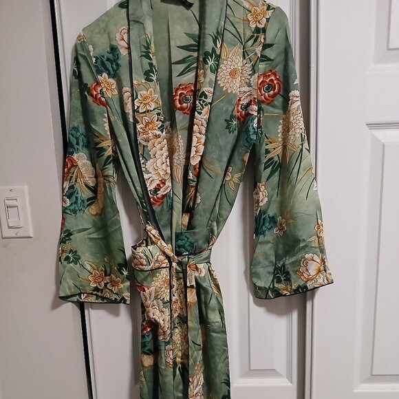 🌸 Zara Floral Kimono Robe 👘 🌸 - Picture 1 of 13